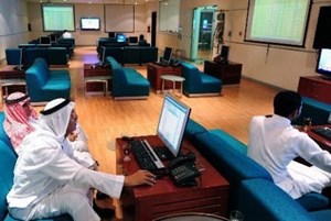 باب.كوم   مؤشر سوق  الأسهم السعودية يغلق منخفضًا عند 7943 نقطة
